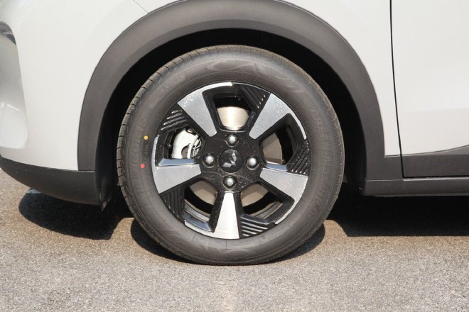 The space is large enough, and the endurance is stable. Comprehensive test drive Wuling Binguo PLUS.